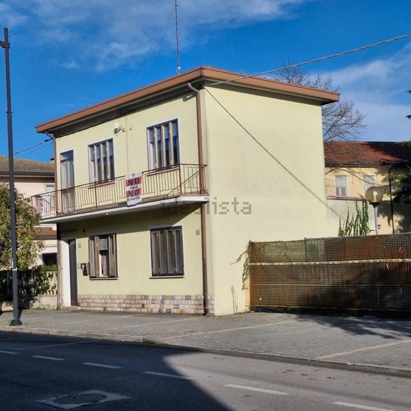 casa indipendente in vendita a Porto Viro