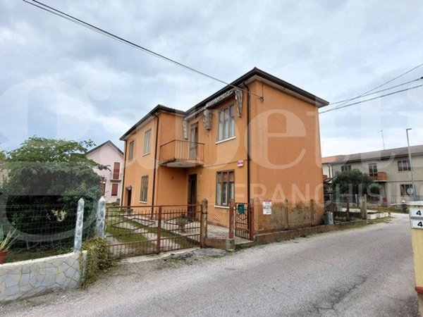 casa indipendente in vendita a Porto Viro