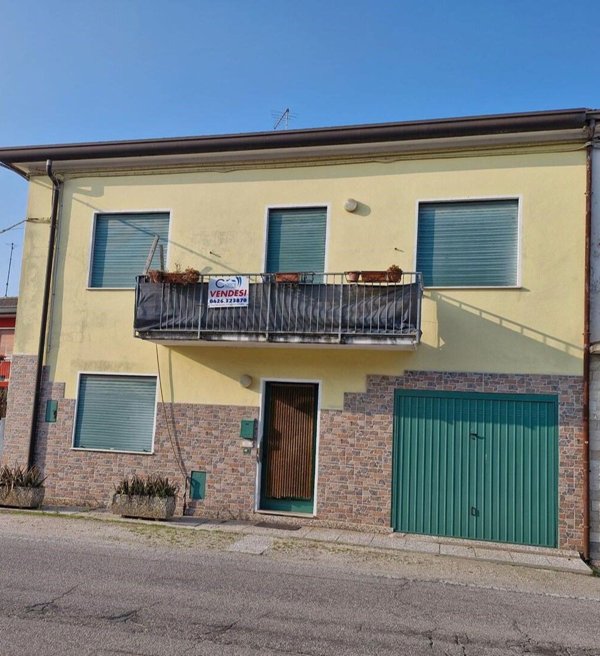 casa indipendente in vendita a Porto Viro