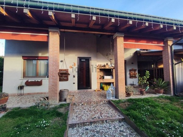 casa indipendente in vendita a Porto Viro