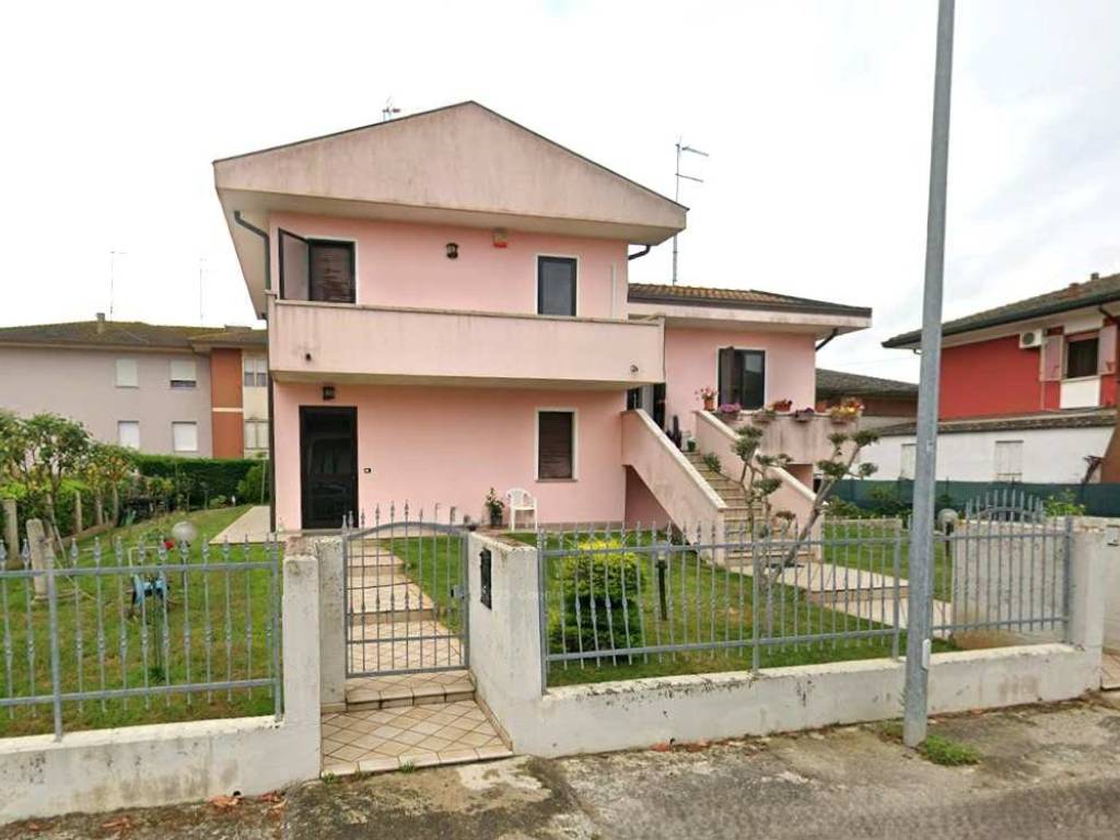 casa indipendente in vendita a Porto Viro