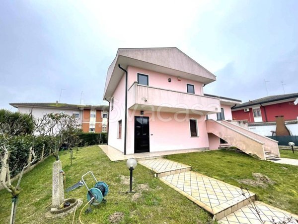 casa indipendente in vendita a Porto Viro