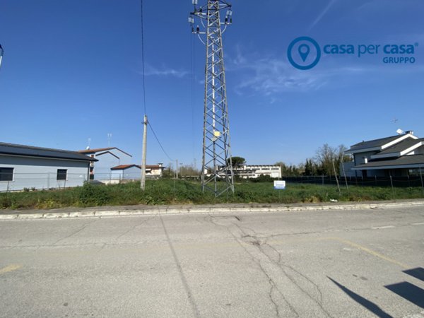 locale di sgombero in vendita a Porto Viro