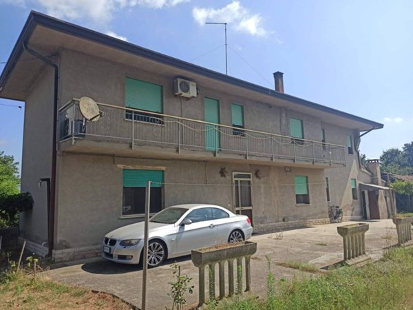 casa indipendente in vendita a Porto Viro