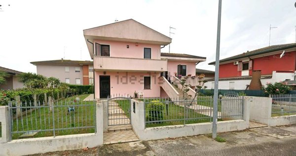 casa indipendente in vendita a Porto Viro