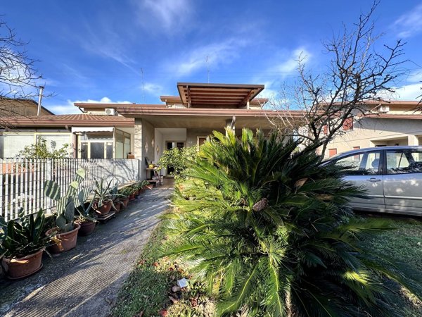 casa indipendente in vendita a Porto Viro