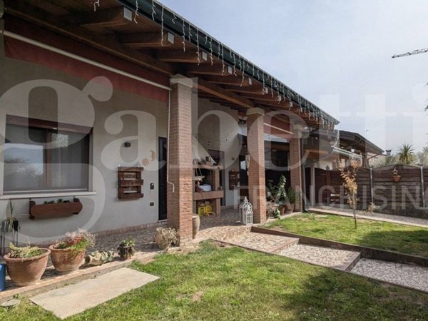 casa indipendente in vendita a Porto Viro