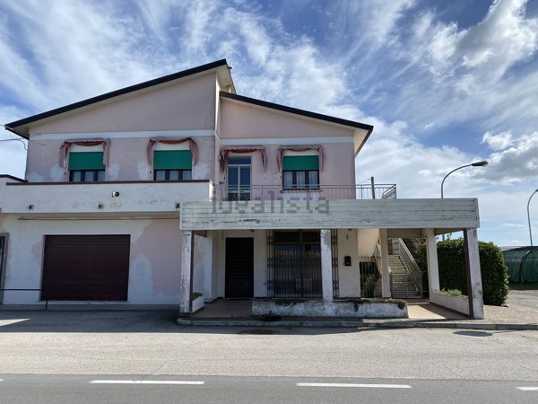 casa indipendente in vendita a Porto Viro