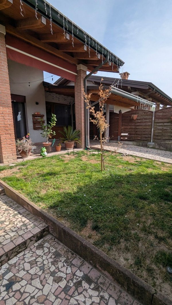 casa indipendente in vendita a Porto Viro