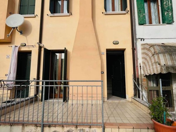 casa indipendente in vendita a Porto Viro