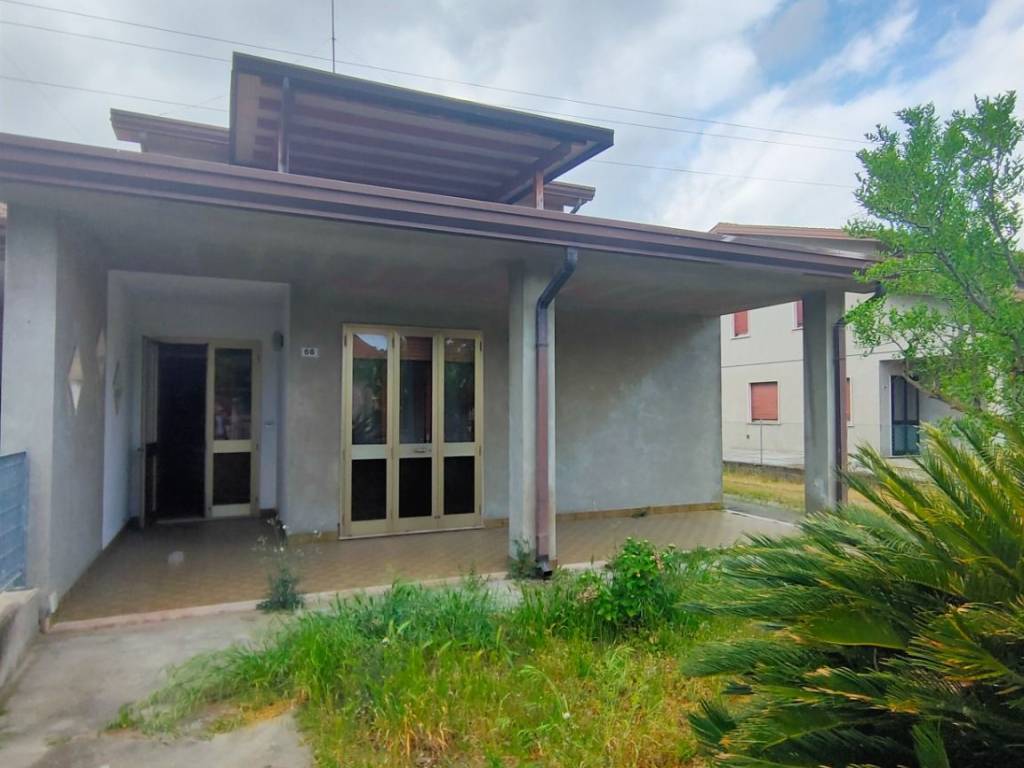 casa indipendente in vendita a Porto Viro