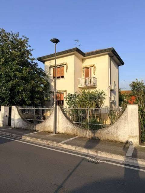 casa indipendente in vendita a Porto Viro