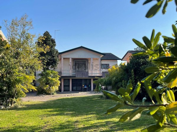 casa indipendente in vendita a Porto Viro