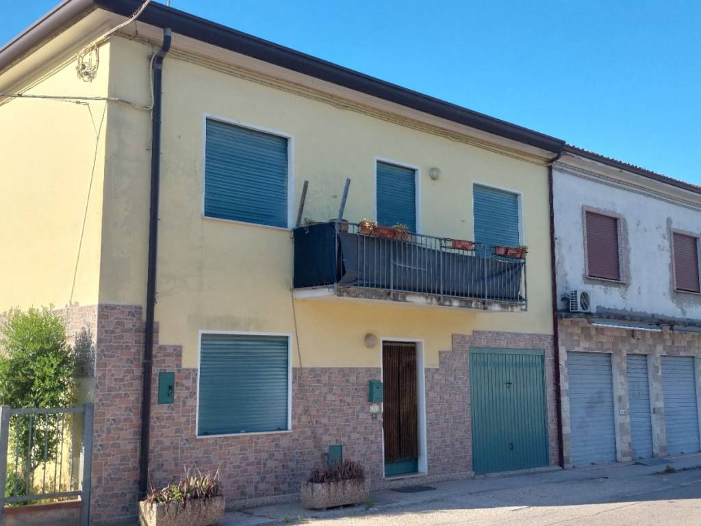 casa indipendente in vendita a Porto Viro