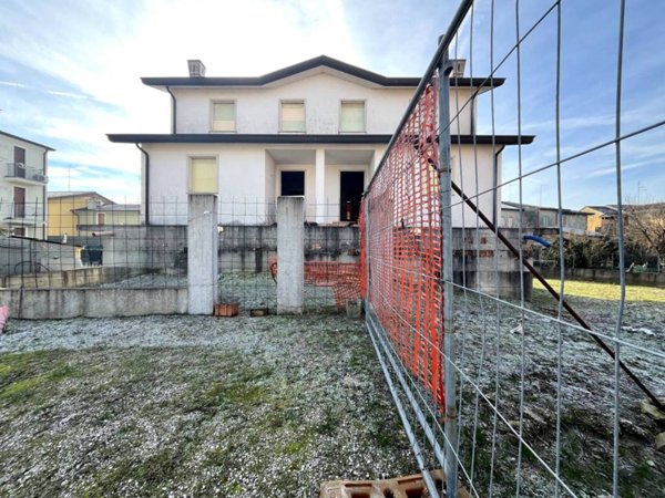 casa indipendente in vendita a Porto Viro