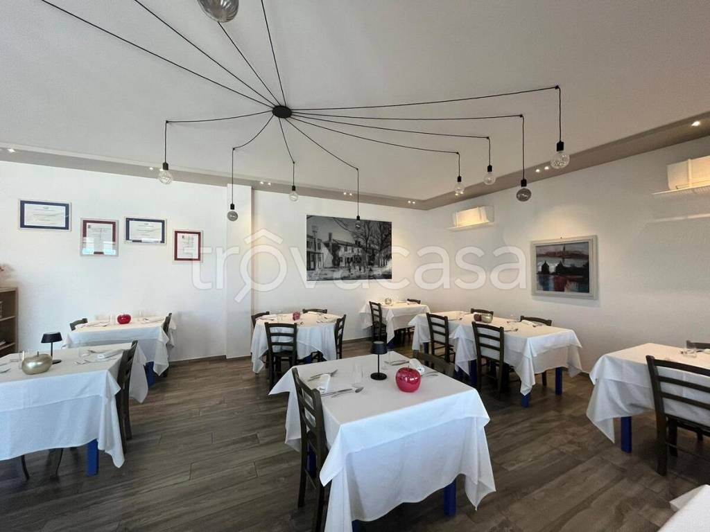 negozio in vendita a Porto Viro in zona Porto Levante