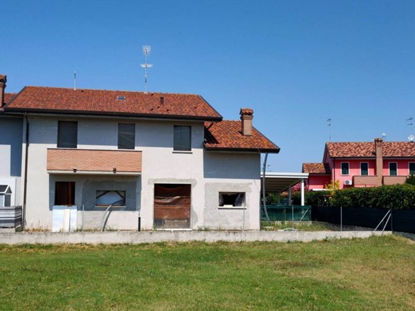 casa indipendente in vendita a Porto Viro