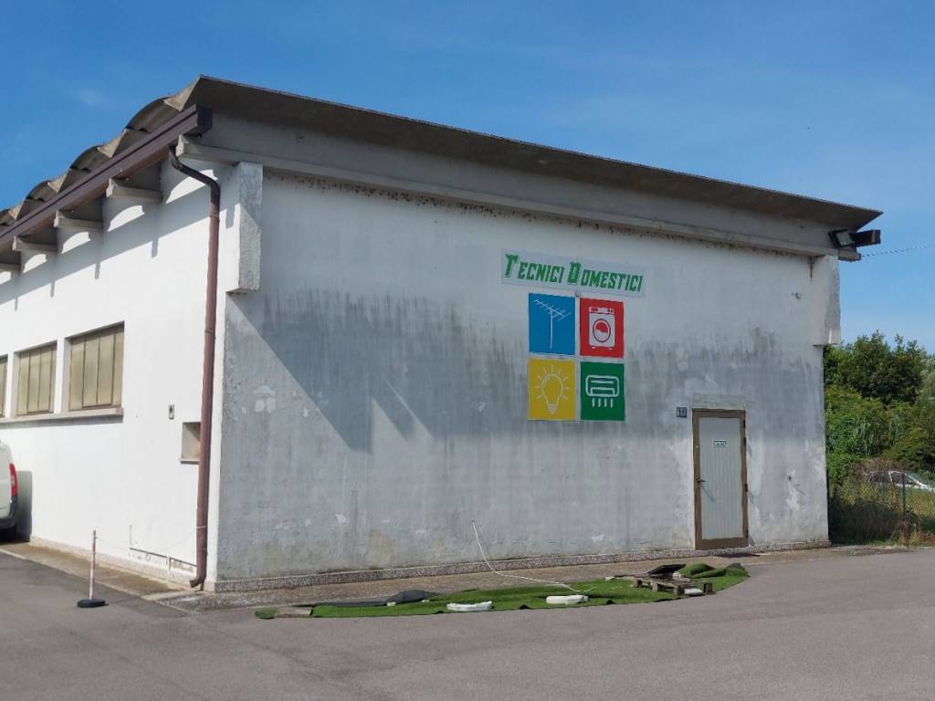locale commerciale in vendita a Porto Viro