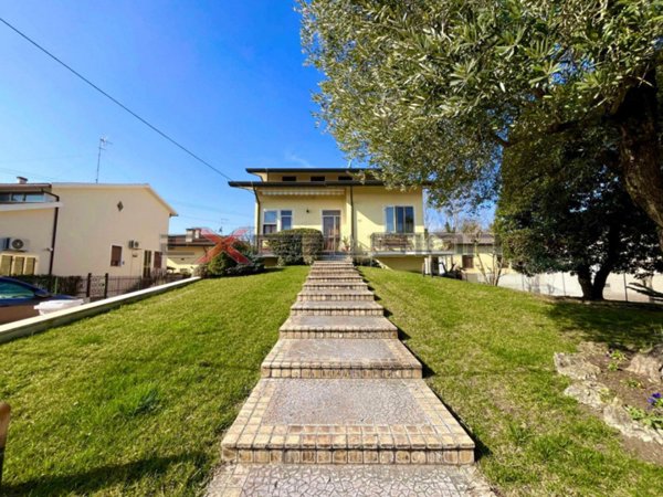 casa indipendente in vendita a Porto Viro