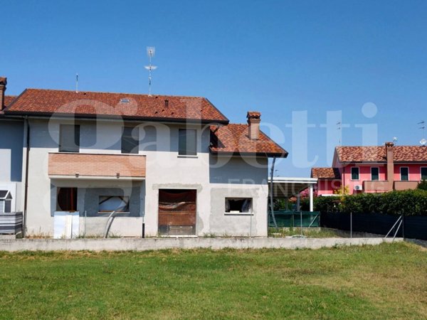 casa indipendente in vendita a Porto Viro