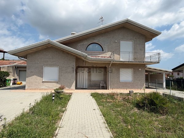 casa indipendente in vendita a Porto Viro