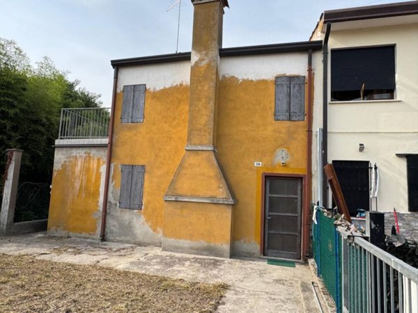 casa indipendente in vendita a Porto Viro