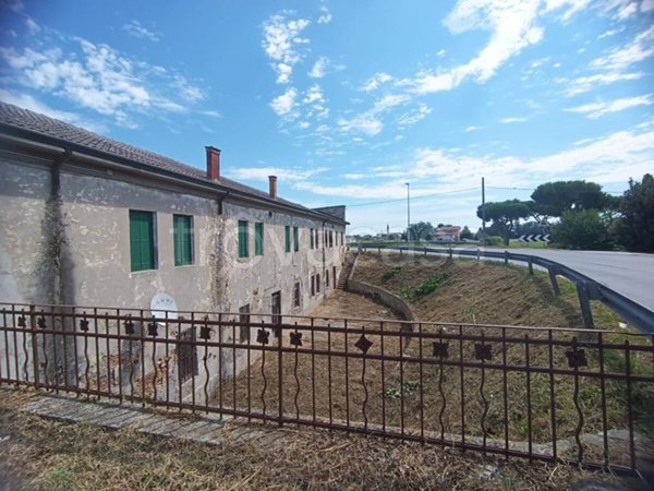 terreno edificabile in vendita a Porto Viro in zona Porto Levante