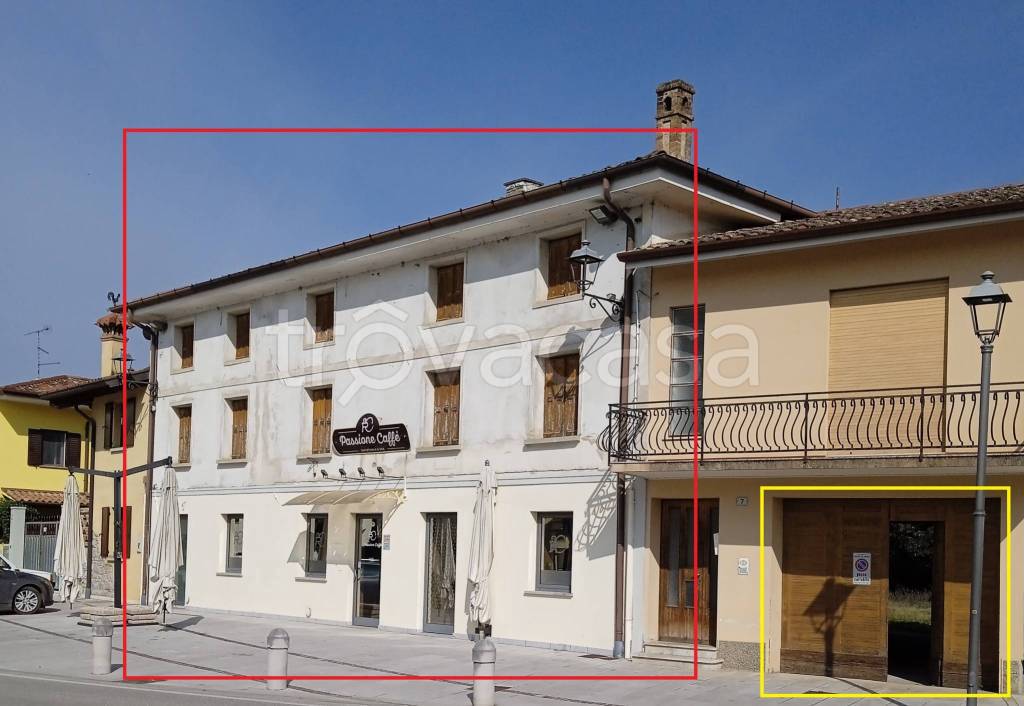 locale commerciale in vendita ad Aiello del Friuli