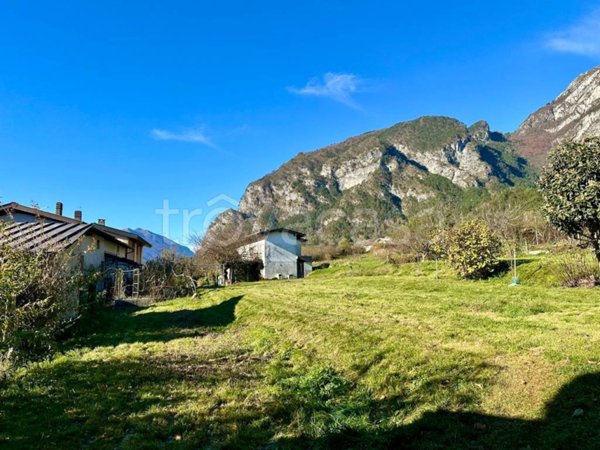 casa indipendente in vendita ad Amaro