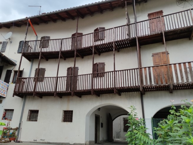 casa indipendente in vendita ad Amaro
