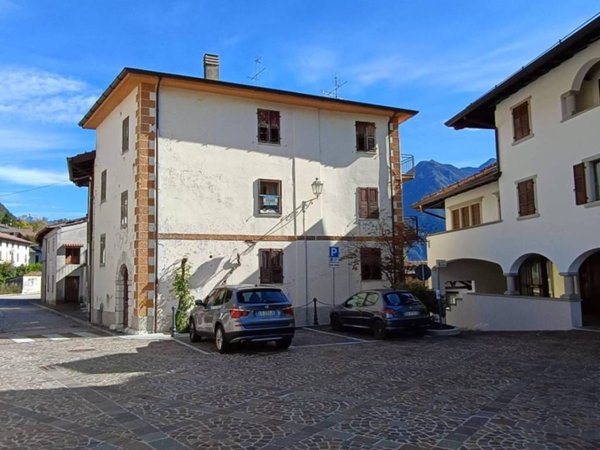 casa indipendente in vendita ad Amaro
