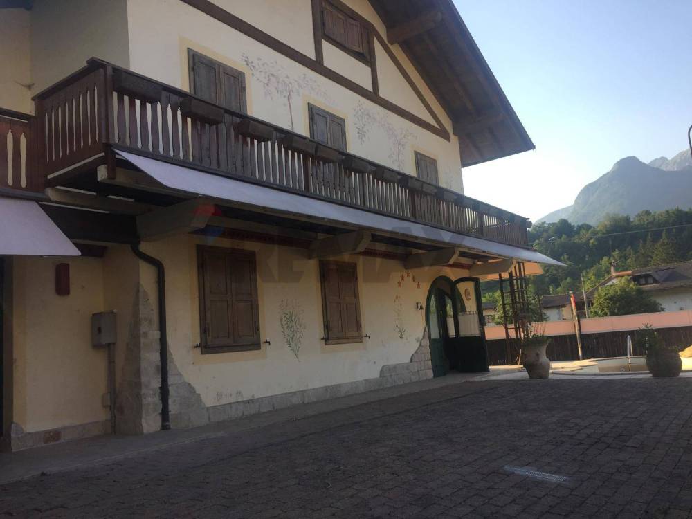 casa indipendente in vendita ad Amaro