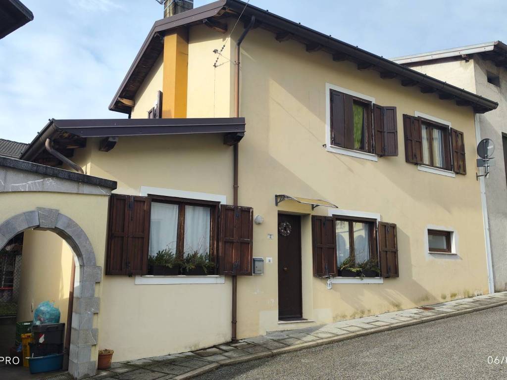 casa indipendente in vendita ad Amaro