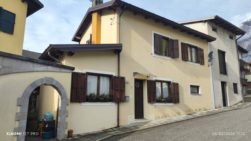 casa indipendente in vendita ad Amaro