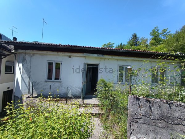casa indipendente in vendita ad Amaro