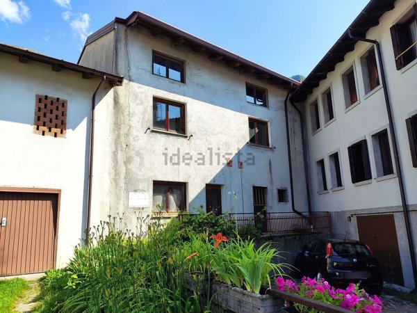 casa indipendente in vendita ad Amaro