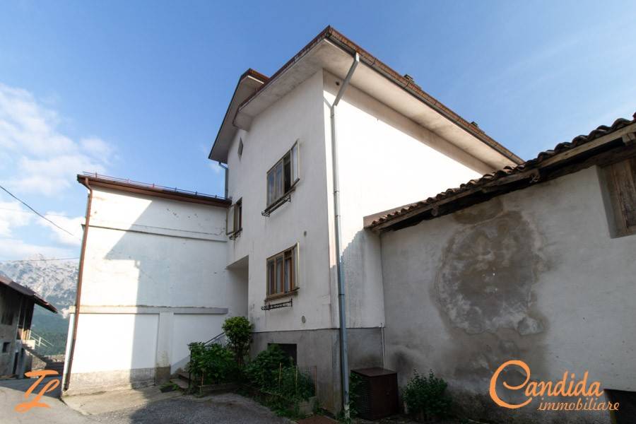 casa indipendente in vendita ad Arta Terme