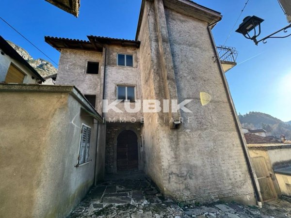 casa indipendente in vendita ad Arta Terme