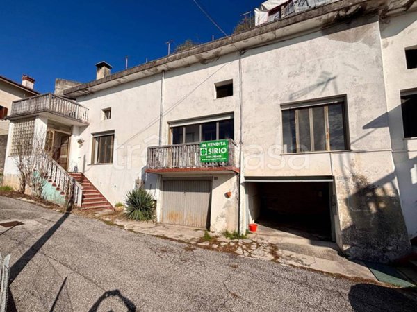 casa indipendente in vendita ad Artegna