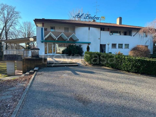 negozio in vendita ad Artegna