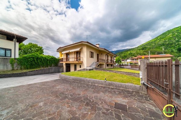casa indipendente in vendita ad Artegna