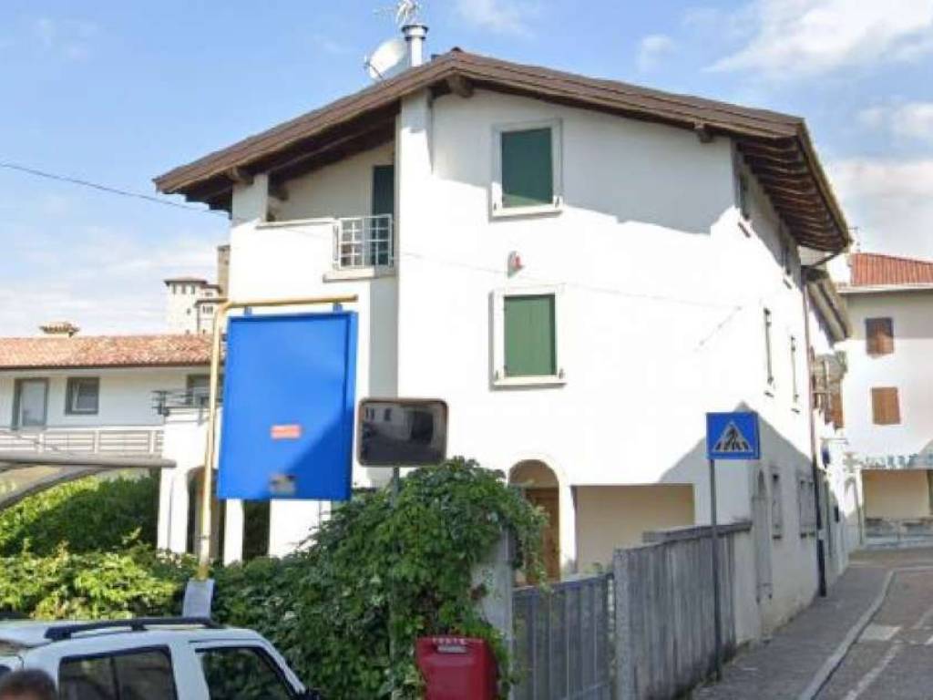 locale commerciale in vendita ad Artegna