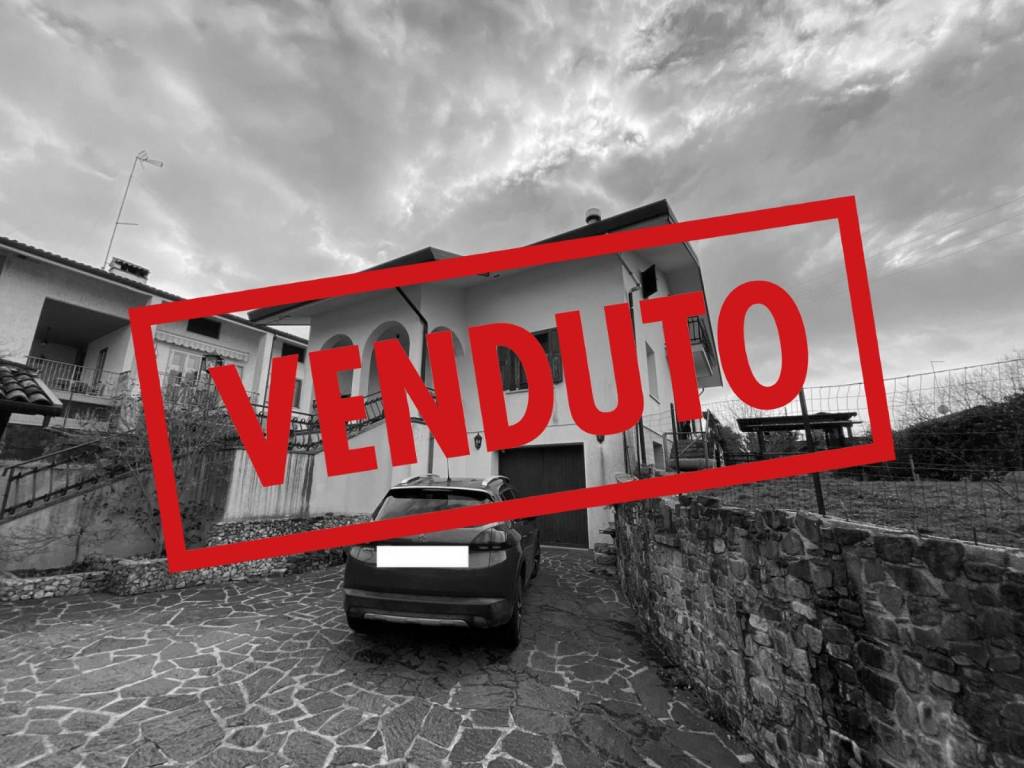 casa indipendente in vendita ad Artegna