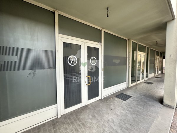 negozio in vendita ad Artegna