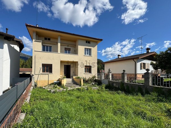 casa indipendente in vendita ad Artegna