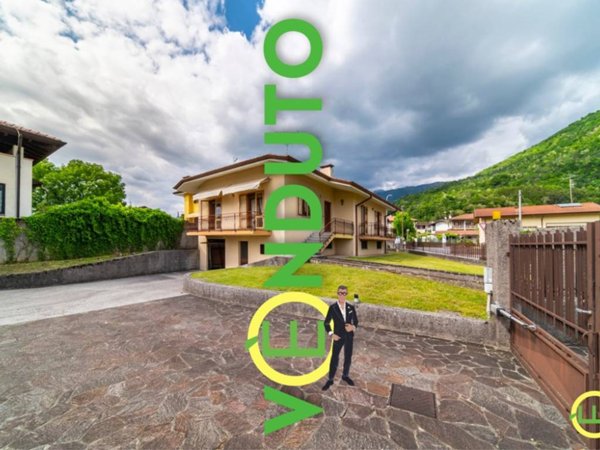 casa indipendente in vendita ad Artegna