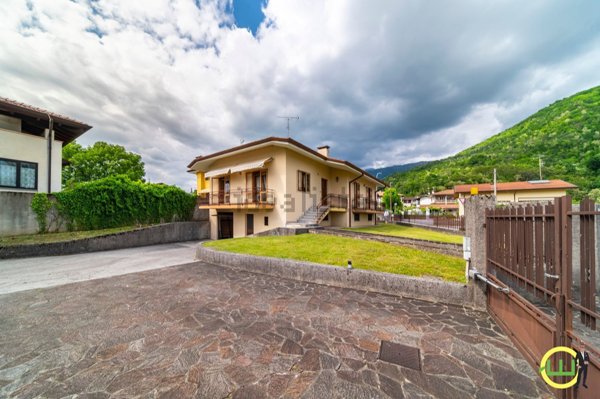 casa indipendente in vendita ad Artegna