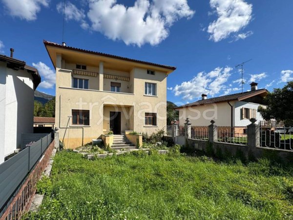 casa indipendente in vendita ad Artegna