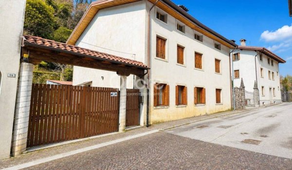 casa indipendente in vendita ad Artegna in zona Sornico