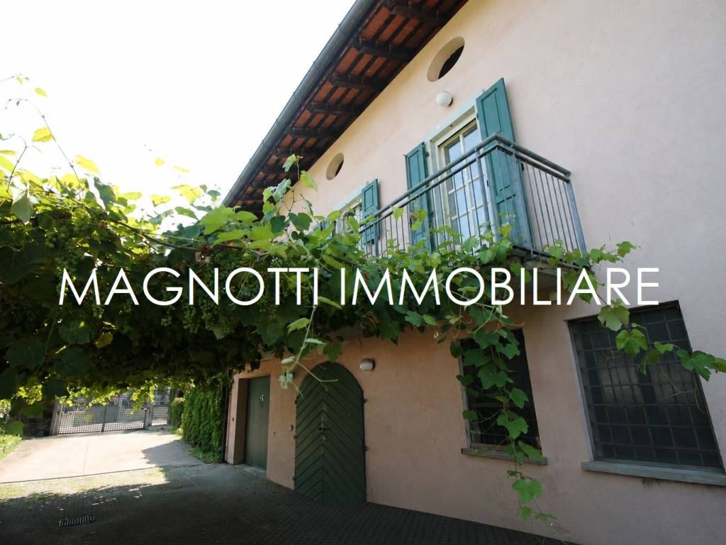 casa indipendente in vendita ad Artegna